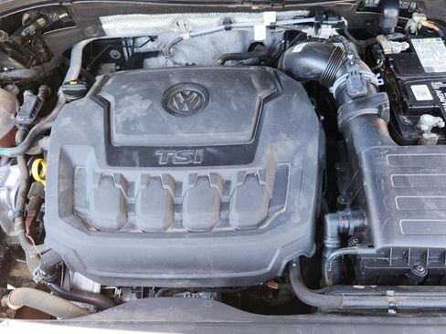 Used 2022 Volkswagen Tiguan SE FWD image 10