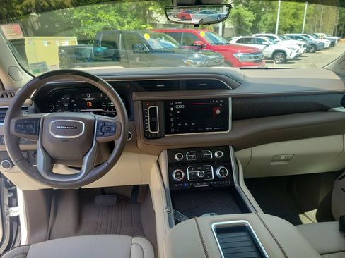 Used 2023 GMC Yukon Denali RWD image 20