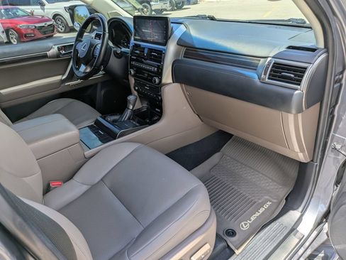 Used 2023 Lexus GX 460 Premium w/ Premium Package AWD/4WD image 11