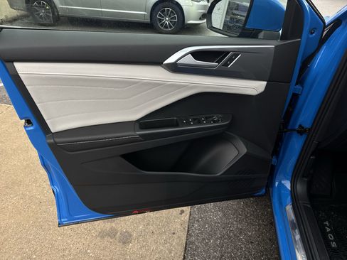 New 2026 Volkswagen Taos SEL image 23
