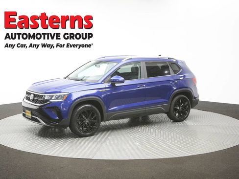 Used 2022 Volkswagen Taos SE w/ Panoramic Sunroof Package FWD image 57