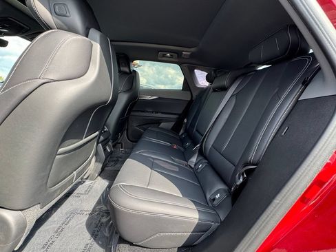Certified 2025 Cadillac Optiq Sport 2 w/ LPO, Floor Liner Package AWD/4WD image 32