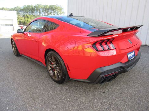 Used 2025 Ford Mustang Dark Horse image 7