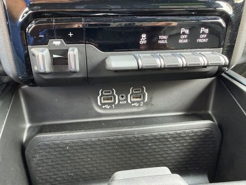 Used 2023 RAM 1500 Laramie AWD/4WD image 28