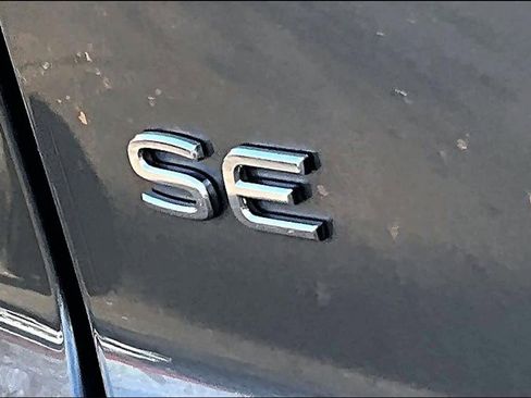 Used 2024 Volkswagen Atlas Cross Sport SE image 10