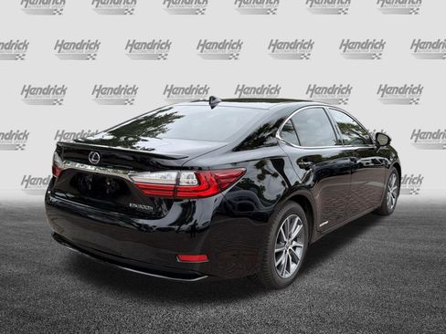 Used 2017 Lexus ES 300h w/ Luxury Package FWD image 10