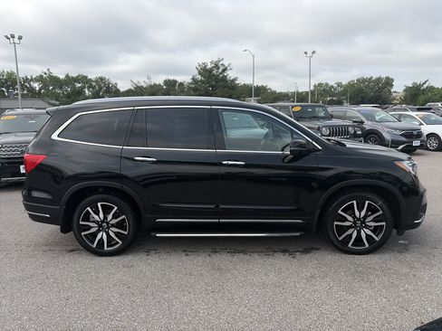 Used 2021 Honda Pilot Touring image 5