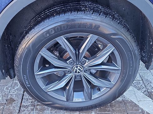 Certified 2022 Volkswagen Tiguan SE w/ Panoramic Sunroof Package image 27