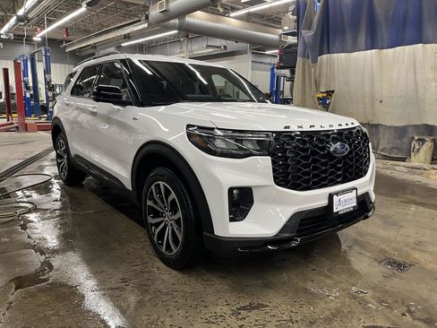 New 2026 Ford Explorer ST-Line AWD/4WD image 4
