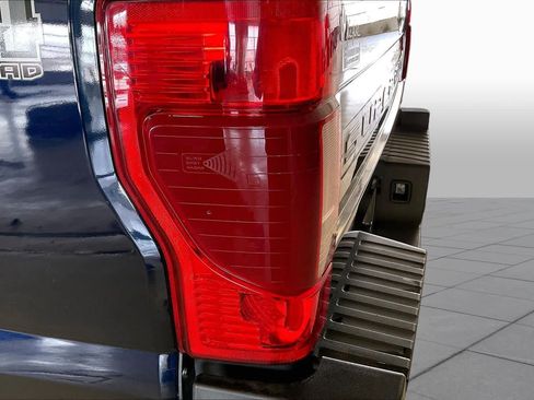 Used 2022 Ford F250 Lariat w/ FX4 Off-Road Package AWD/4WD image 24