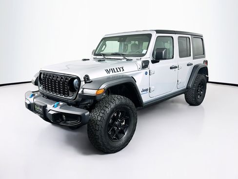 Used 2024 Jeep Wrangler Willys image 3