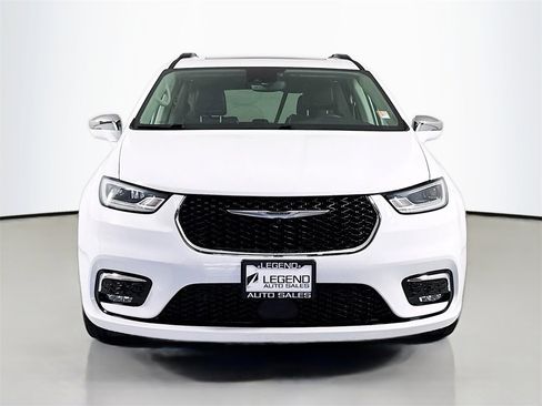 Used 2022 Chrysler Pacifica Limited image 2