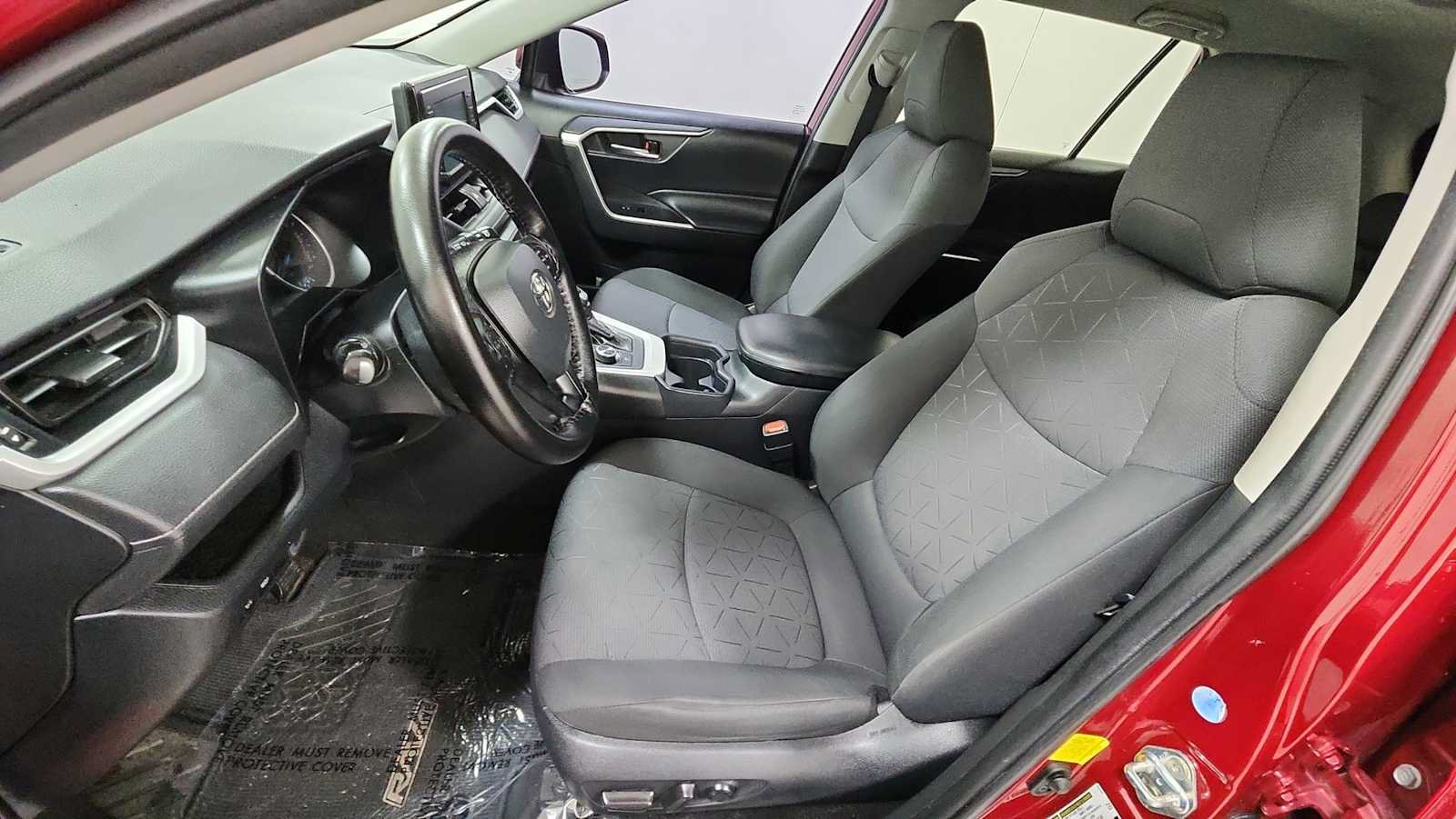 Certified 2020 Toyota RAV4 XLE w/ Carpet Mat Package AWD/4WD image 13