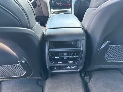 Used 2022 Jeep Grand Cherokee Altitude AWD/4WD image 28