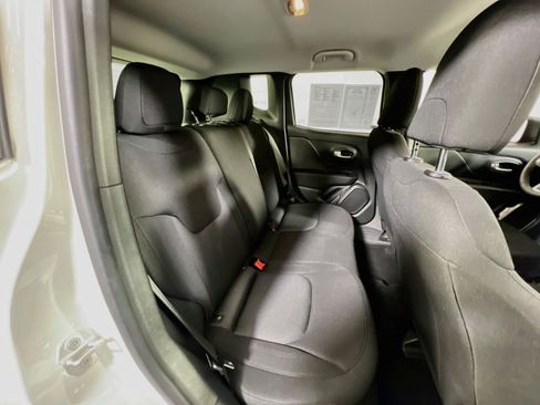 Used 2023 Jeep Renegade Latitude AWD/4WD image 25