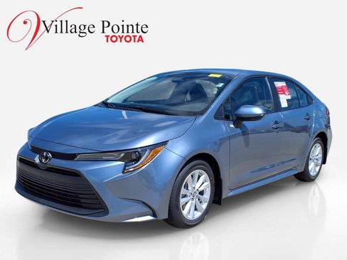 Used 2026 Toyota Corolla LE w/ LE Premium Package FWD image 1