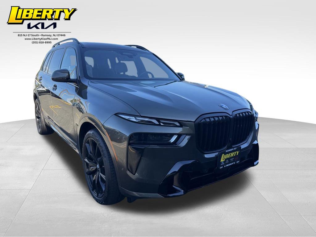 Used 2025 BMW X7 xDrive40i w/ Executive Package AWD/4WD image 2