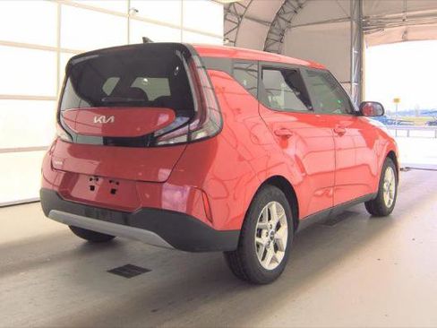 Used 2023 Kia Soul LX w/ Option Group 015 FWD image 4