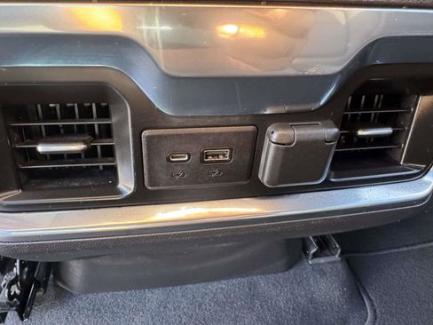 Used 2022 GMC Sierra 1500 SLT w/ SLT Premium Plus Package AWD/4WD image 25