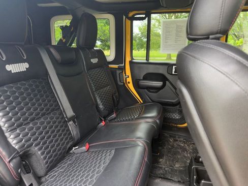 Used 2021 Jeep Wrangler Unlimited Rubicon w/ Dual Top Group AWD/4WD image 34