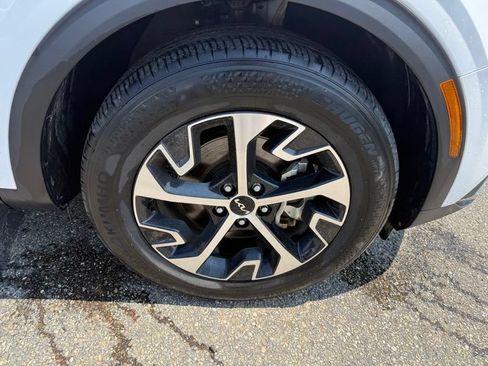 Certified 2025 Kia Sportage EX AWD/4WD image 15