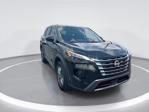 Used 2026 Nissan Rogue SV AWD/4WD image 2