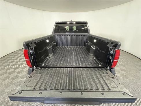 Certified 2025 Toyota Tacoma SR5 AWD/4WD image 22