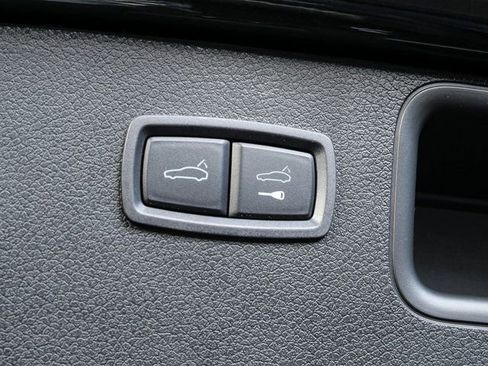 New 2026 Porsche Macan AWD image 30