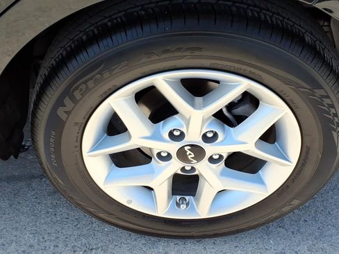 Used 2025 Kia Soul LX image 9