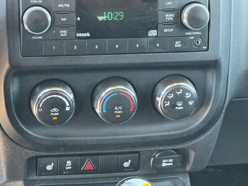 Used 2012 Jeep Compass Latitude FWD image 18