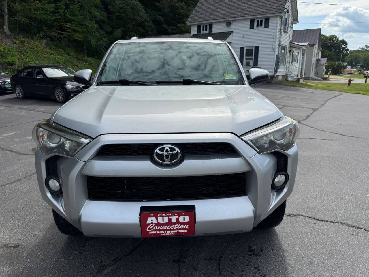 Used 2017 Toyota 4Runner SR5 AWD/4WD image 2