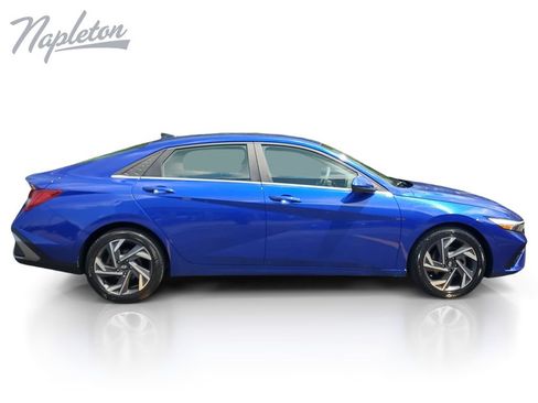 Used 2025 Hyundai Elantra SEL FWD image 7