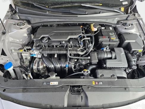New 2026 Hyundai Elantra Limited FWD image 14
