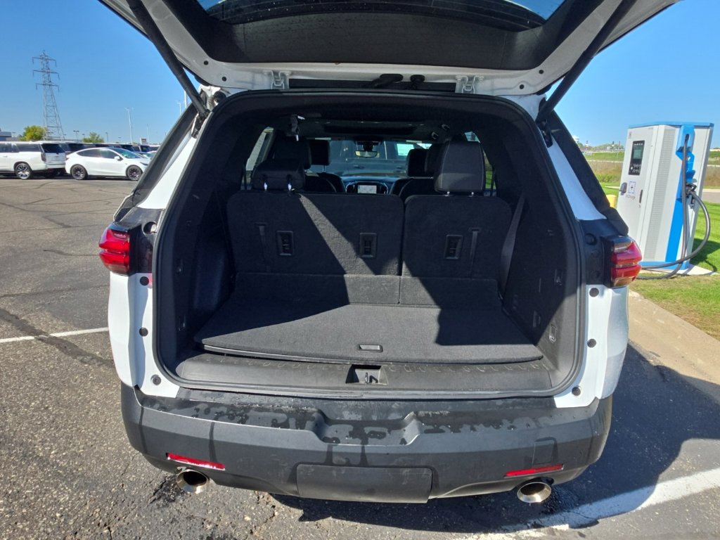 Used 2023 Chevrolet Traverse LT w/ LT Premium Package AWD/4WD image 14