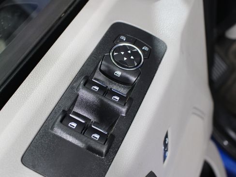 Used 2017 Ford F150 XLT w/ Equipment Group 302A Luxury AWD/4WD image 7