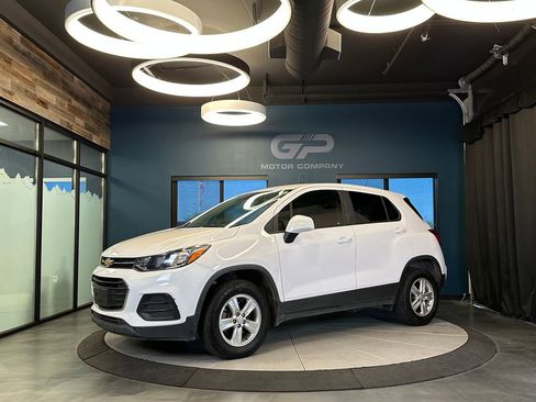 Used 2019 Chevrolet Trax LS w/ Tint and Cruise Package AWD/4WD image 7