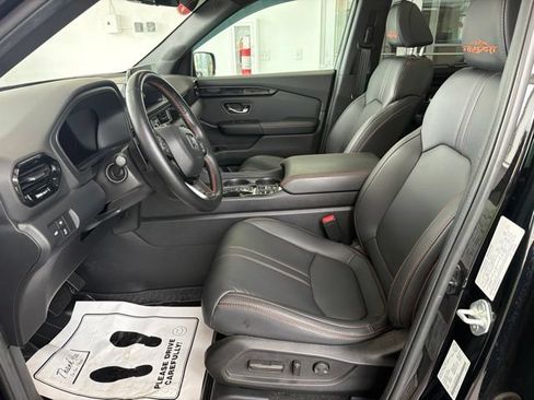 Used 2025 Honda Pilot TrailSport image 20