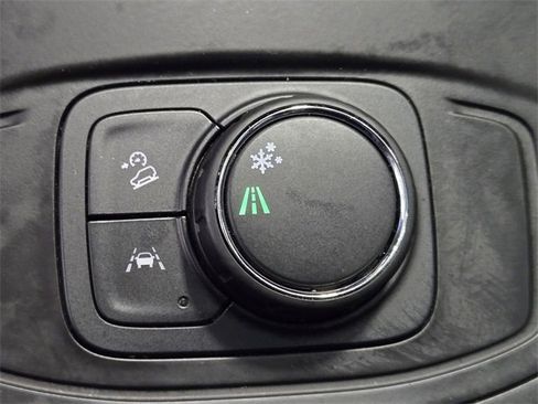 Used 2022 GMC Terrain SLE w/ Elevation Edition image 22