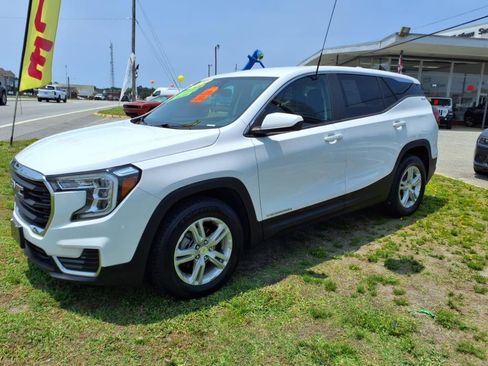 Used 2022 GMC Terrain SLE image 3