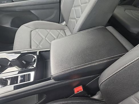 Used 2024 Volkswagen Atlas Cross Sport SE AWD/4WD image 63