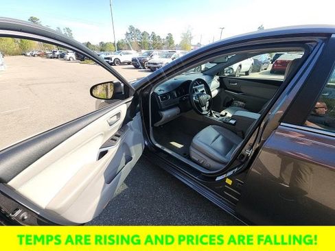 Used 2015 Toyota Camry XLE w/ Moonroof Package image 22