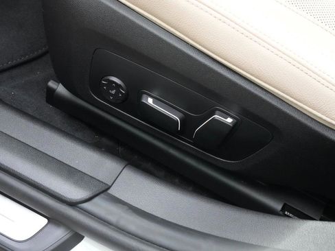 New 2025 BMW 330i xDrive Sedan w/ Premium Package image 21