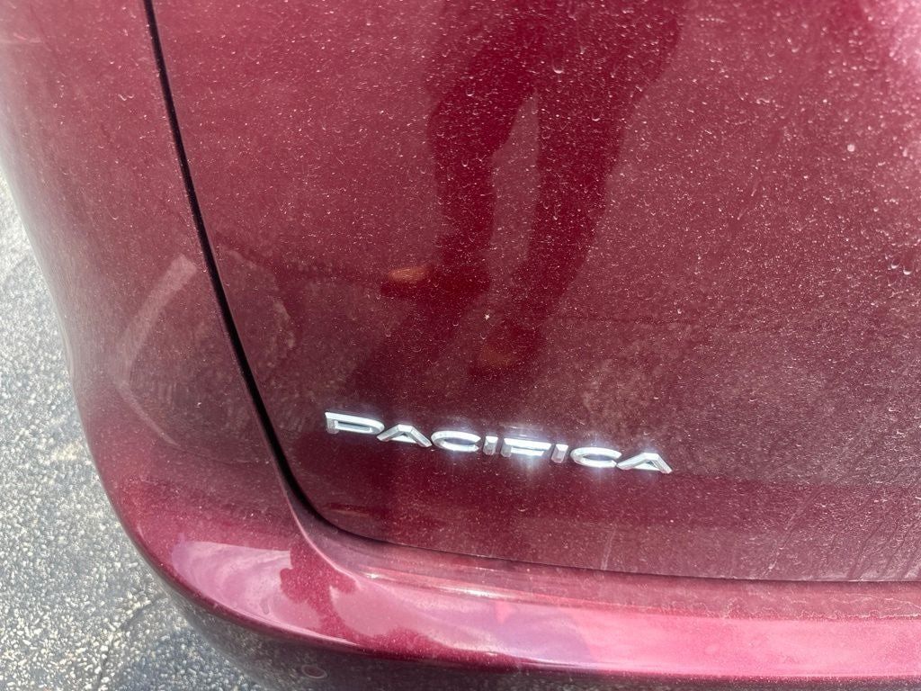 Used 2017 Chrysler Pacifica Touring-L Plus w/ Tire & Wheel Group FWD image 14