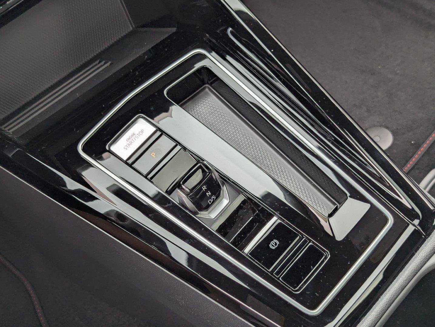New 2026 Volkswagen GTI SE FWD image 18