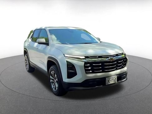 Used 2025 Chevrolet Equinox LT FWD image 3