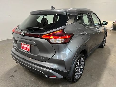 Used 2024 Nissan Kicks SV FWD image 3