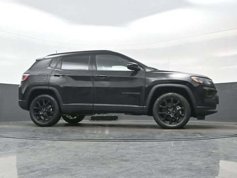 New 2026 Jeep Compass Latitude AWD/4WD image 16