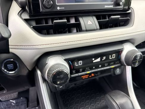 Used 2021 Toyota RAV4 XLE FWD image 19