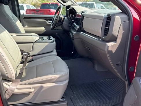 Used 2024 Chevrolet Silverado 1500 LT w/ Z71 Off-Road Package AWD/4WD image 11