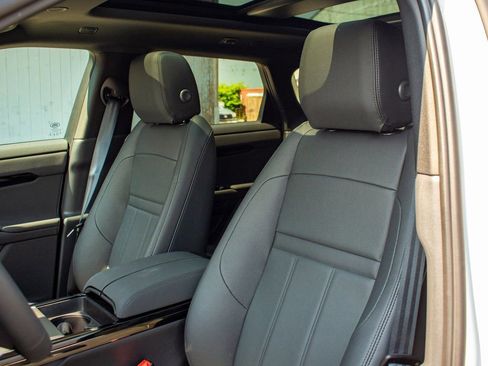 New 2024 Land Rover Range Rover Evoque Dynamic SE image 17